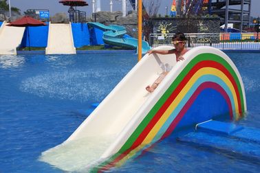 3 人のライダーの子供の水スライドの水公園装置カスタマイズされる、ピンク/オレンジ/青