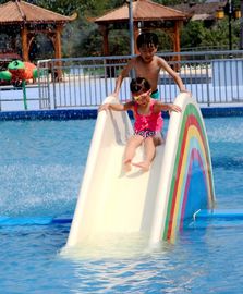 3 人のライダーの子供の水スライドの水公園装置カスタマイズされる、ピンク/オレンジ/青