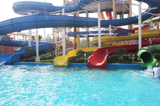 開いたおかしいFPR水スライドのゲームの倍および近い冷水は水公園のために滑ります