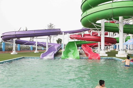 カスタマイズされた家族の水公園は遊園地のための屋外のガラス繊維水スライドを滑らせます