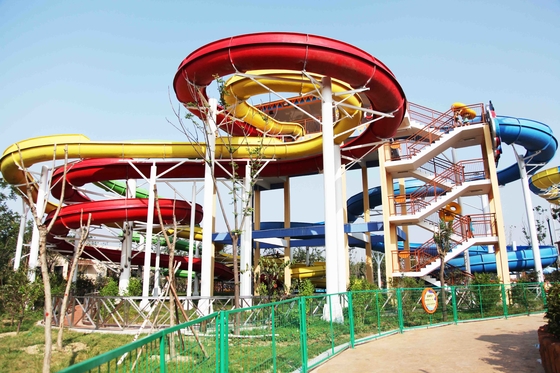 304ステンレス鋼が付いている刺激のWaterparkの装置/ガラス繊維水スライドはねじで締まります