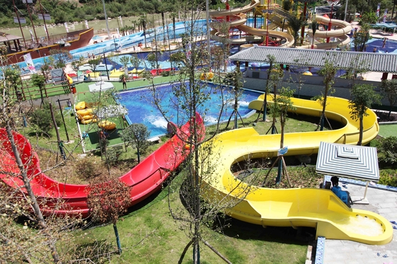 屋外/屋内水公園のための10.8mのプラットホームの高さの巨大な水公園の付属品のガラス繊維水スライド