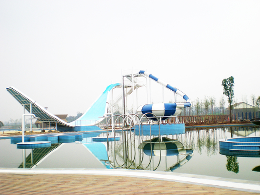 Ourdoorのための水遊園地のEquipmmentの振動水スライド240人のライダー/h