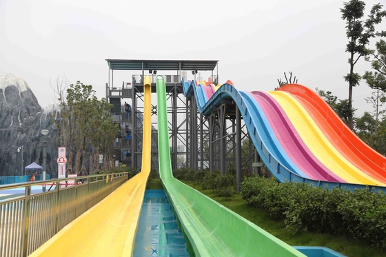 水公園のための水遊園地の構造が付いている多彩な高速大人水スライド