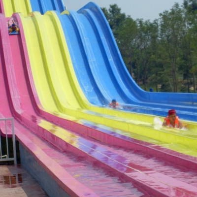 Waterslide を競争させる隣り合わせの多車線のガラス繊維の競争のスライド注文水スライド
