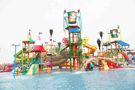 Waterpark のスライドおよびおかしい水バケツが付いている耐久の水の運動場
