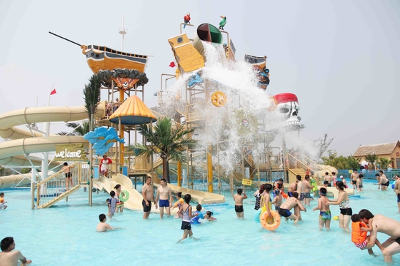 家族のための最も大きい水スライドとのおかしい水の運動場の楽しみ水スライドの組合せ