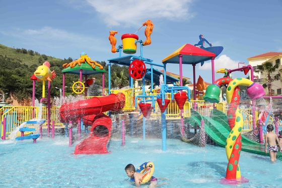 水公園のための屋外の商業安全なガラス繊維の子供の水運動場水家
