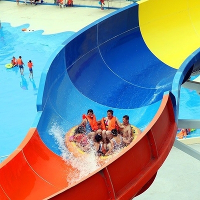 水公園のガラス繊維の Waterpark のスライド 6 の人/時間をいかだで運んでいる家族