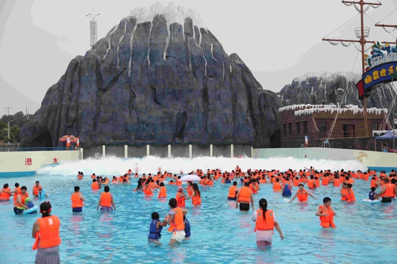 水公園の波のプール装置、水公園の家族の楽しみのためのWaterparkの波機械