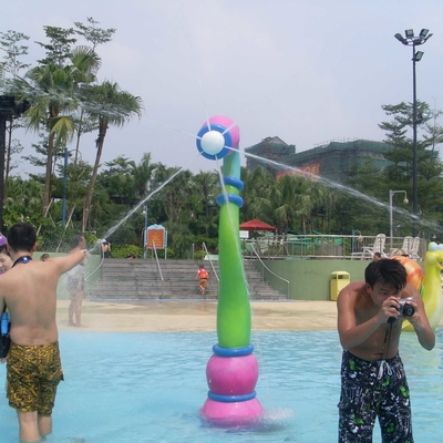 家族のゲームのためのカスタマイズされたサイズのスプレー水公園装置のガラス繊維のシャワー2000*H2500