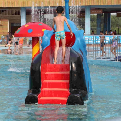 漫画によって形づけられるガラス繊維水プールは小型子供水公園のために滑ります