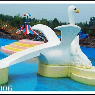 子供の小さい漫画の白鳥のガラス繊維水プールは水公園/プールのために滑ります