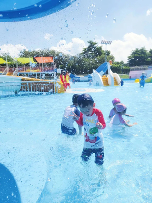 ウォーターパークの可行性調査 子どものための水遊び場 水遊びの設備 水を噴水する