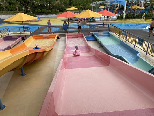 ガラスの繊維 子供 水上スライド 鉄筋鋼筋 サポート と 調整可能な高さ 屋外プール 楽しみ