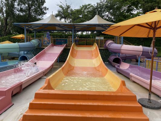 ガラスの繊維 子供 水上スライド 鉄筋鋼筋 サポート と 調整可能な高さ 屋外プール 楽しみ