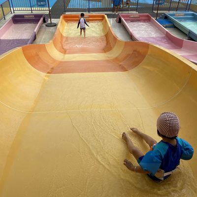 ガラスの繊維 子供 水上スライド 鉄筋鋼筋 サポート と 調整可能な高さ 屋外プール 楽しみ