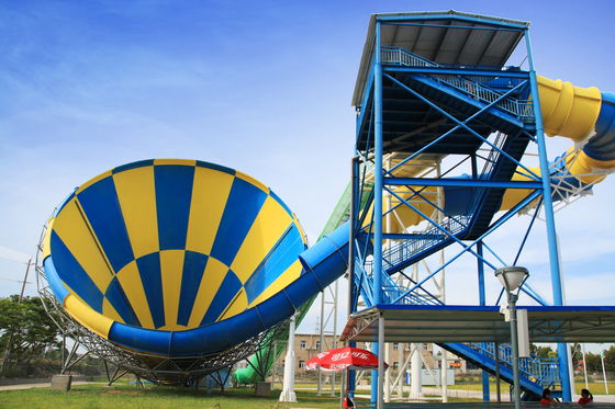 おかしく巨大な極度のトルネード水スライド、水公園のための1時間あたりの容量720のライダー
