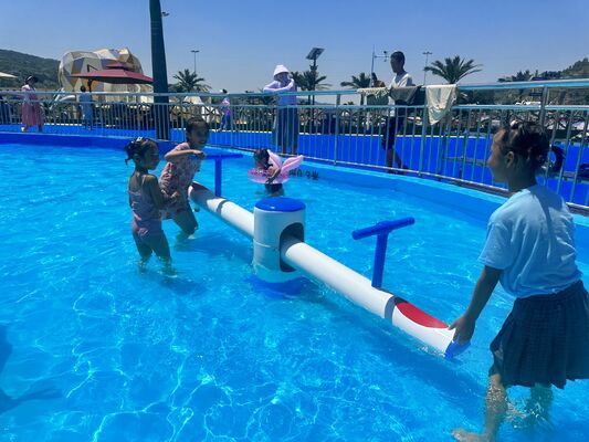 ホットディップ亜鉛メッキ鋼構造、耐腐食性グラスファイバー製流し、浅水安全設計を備えた子供用水遊び遊具