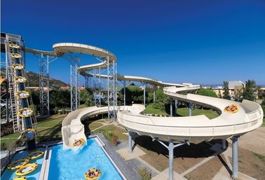 大人のためのスライドをいかだで運ぶ屋外の大きい娯楽水公園項目家族