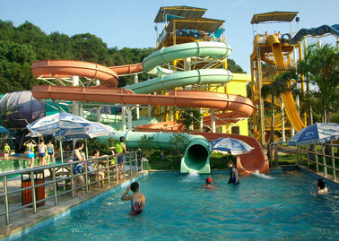 Waterpark 装置、ガラス繊維開いた/近い螺線形のスライド、注文水スライド 11m の高さ