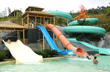 Waterpark 装置、ガラス繊維開いた/近い螺線形のスライド、注文水スライド 11m の高さ